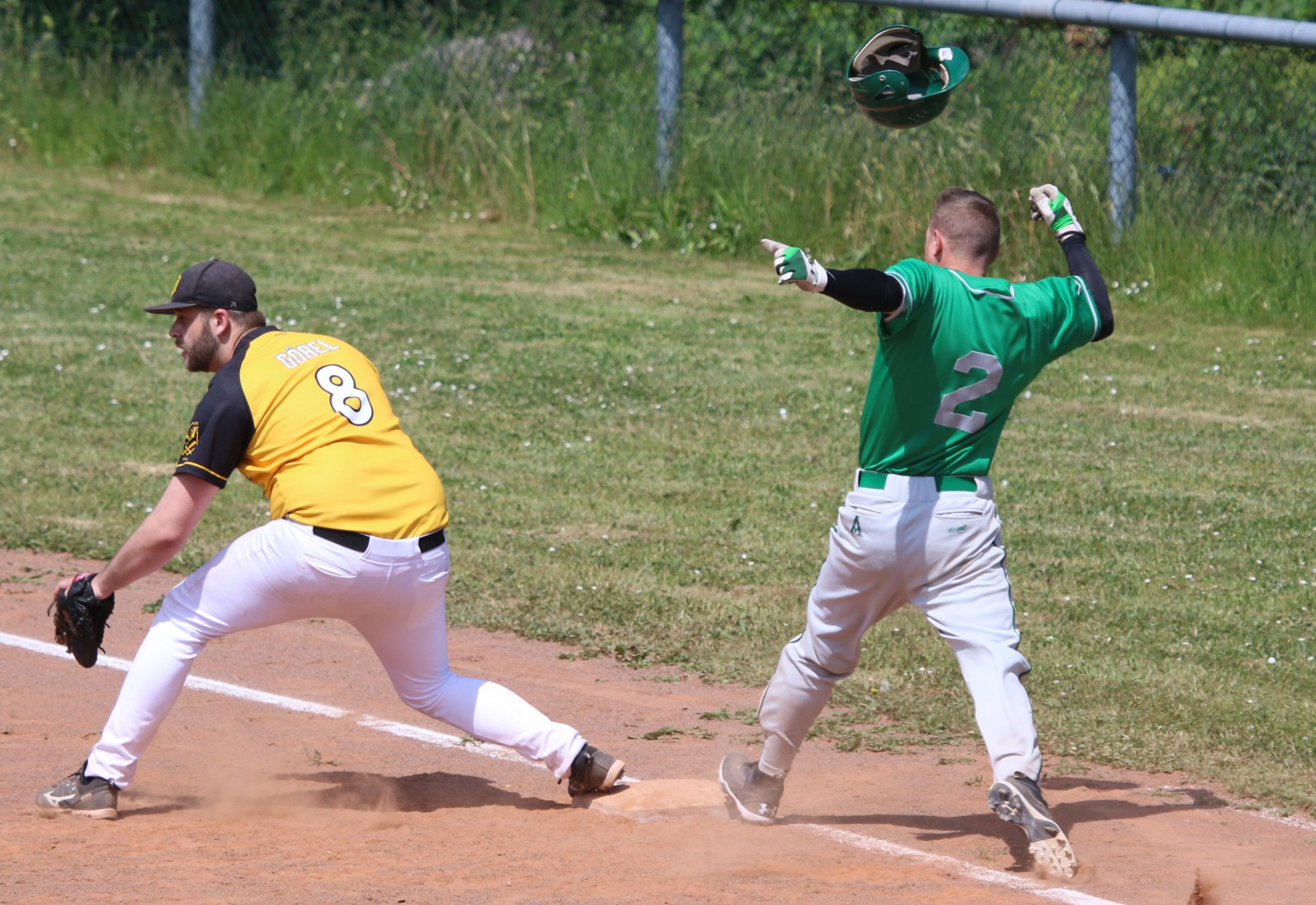 Kevin Kiehl auf dem Weg nach 1st Base