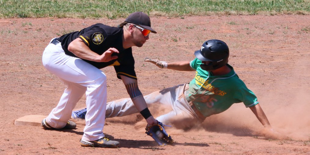 Marlon Lang safe am Second Base